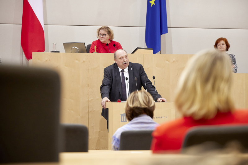 Am Rednerpult Bundesrat Michael Bernard (FPÖ)