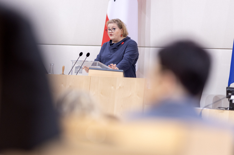 Bundesratspräsidentin Korinna Schumann (SPÖ) am Präsidium