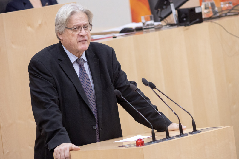 Bundesrat Stefan Schennach (SPÖ) am Rednerpult