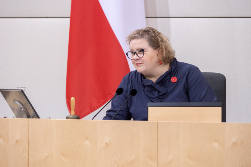 Bundesratspräsidentin Korinna Schumann (SPÖ) am Präsidium