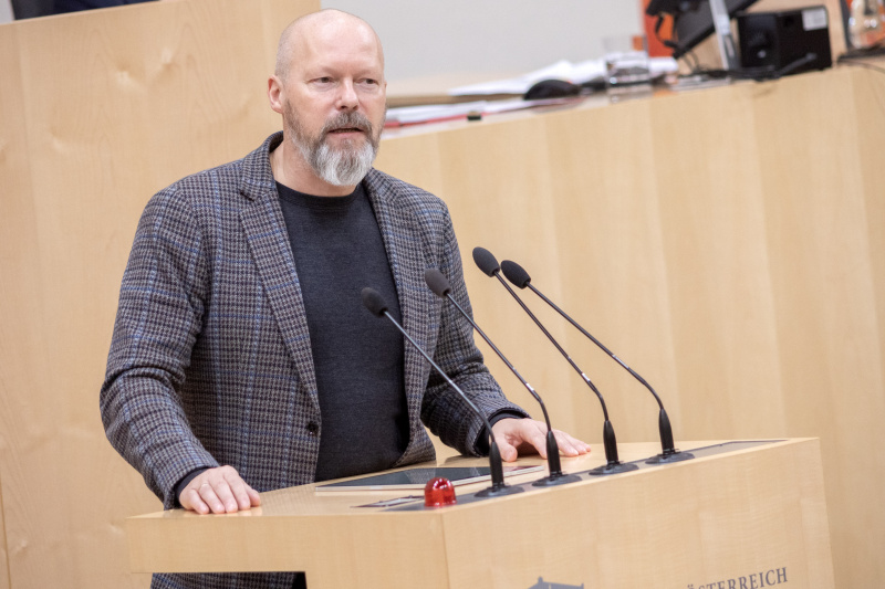 Am Rednerpult Bundesrat Marco Schreuder (Grüne)