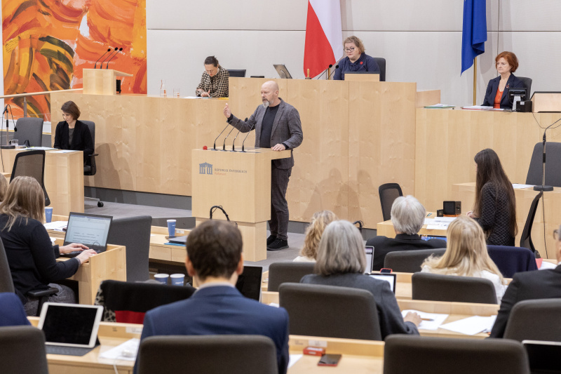 Am Rednerpult Bundesrat Marco Schreuder (Grüne)