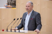 Am Rednerpult Europaabgeordneter Andreas Schieder (SPÖ)