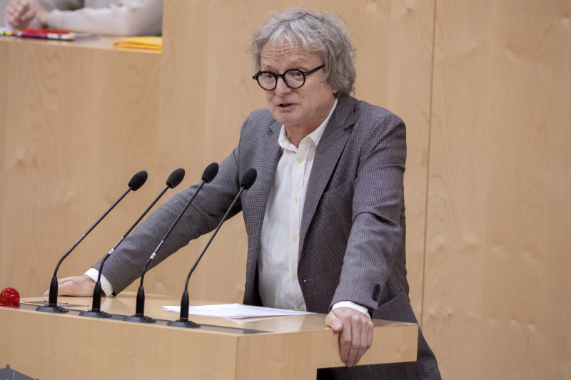 Bundesrat Adi Gross (Die Grünen) am Rednerpult