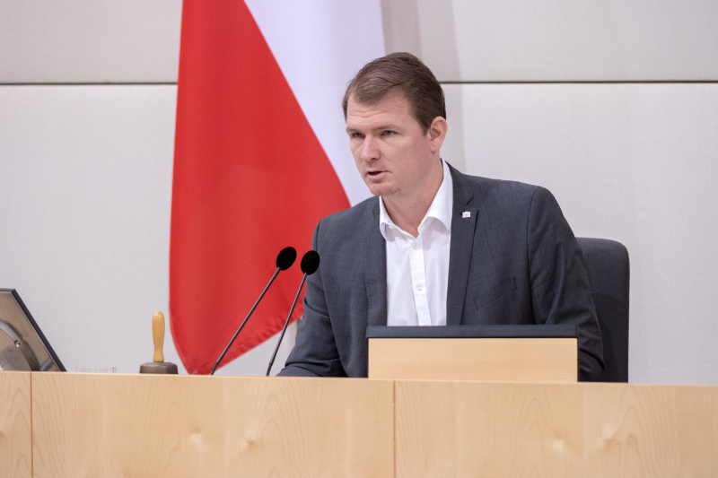 Bundesratsvizepräsident Bernhard Hirczy (ÖVP) am Präsidium