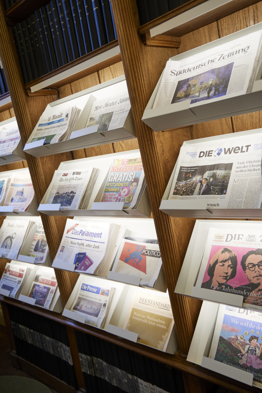 Zeitschriftenregale