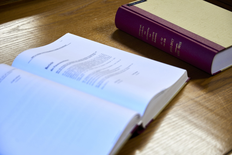 Aufgeschlagenes Buch