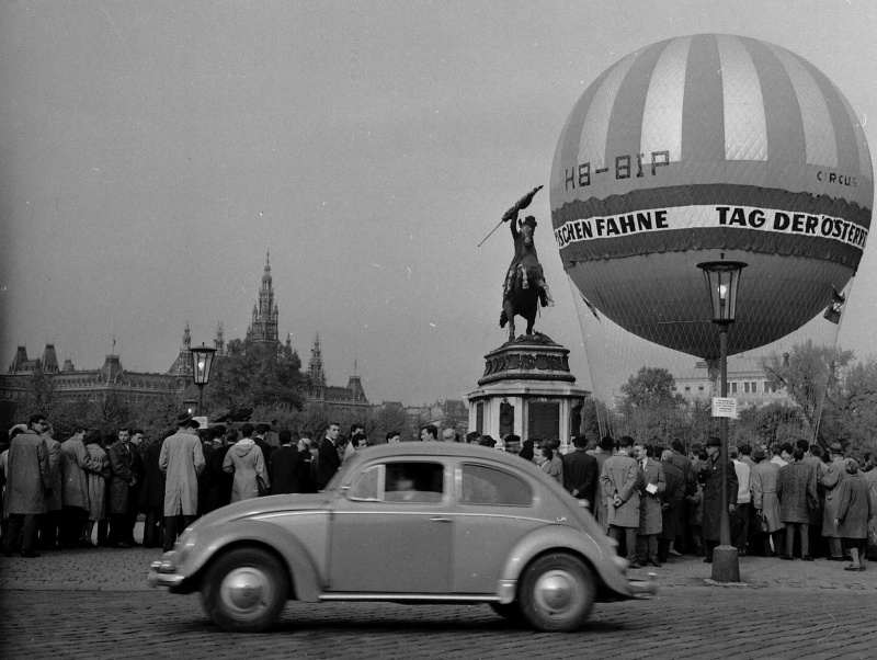 Erster Jahrestag des Beschlusses des Neutralitätsgesetzes im Nationalrat 1955.