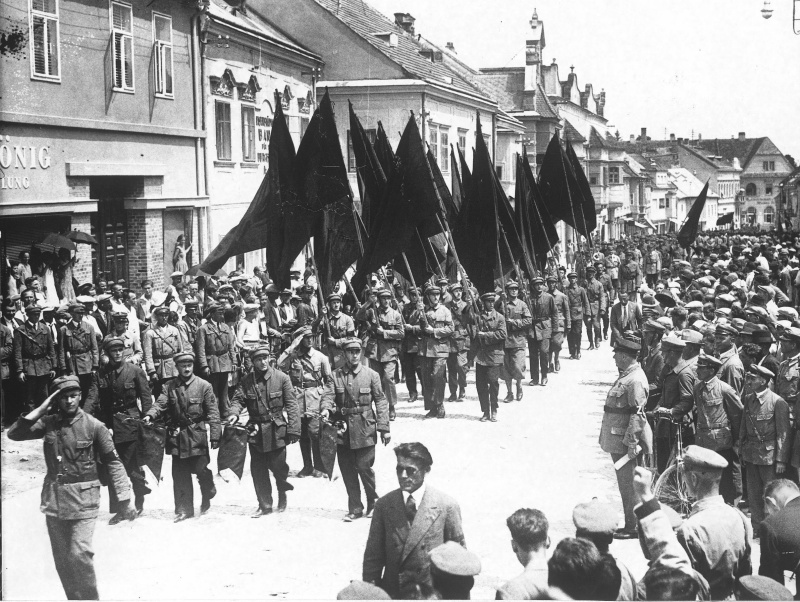 Aufmarsch des Republikanischen Schutzbundes in Eisenstadt 1932.
