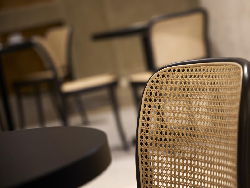 Detailaufnahme Sitzplätze im Cafe Agora
