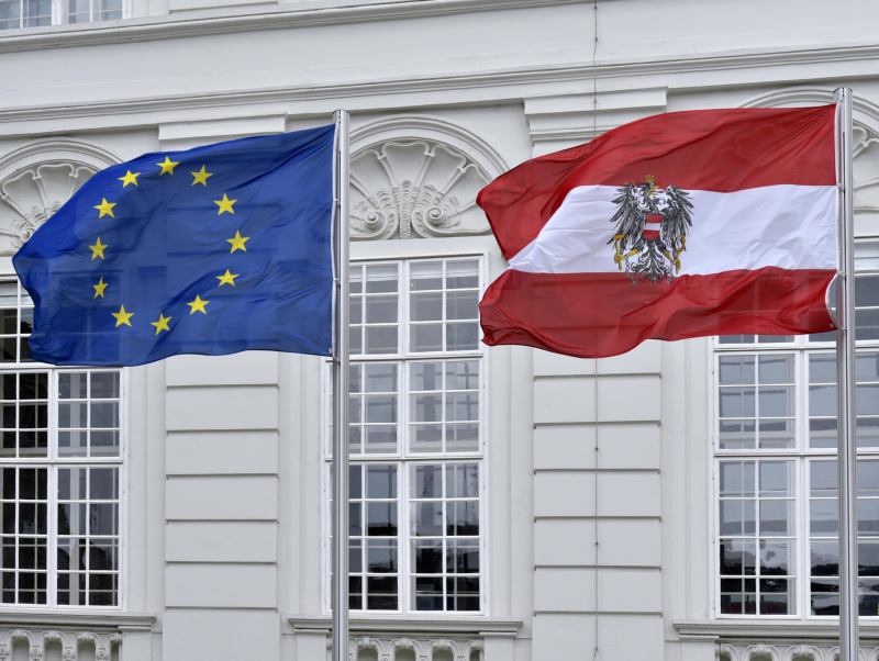 EU Flagge und Österreich Flagge