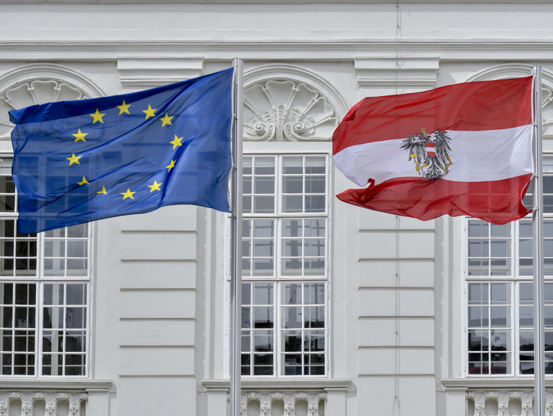 EU Flagge und Österreich Flagge