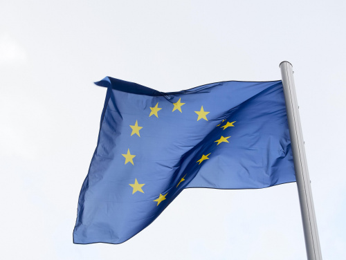 EU-Flagge im Wind