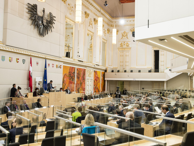 Blick Richtung VeranstaltungsteilnehmerInnen. Am Präsidium: Bundesratspräsident Peter Raggl (ÖVP)