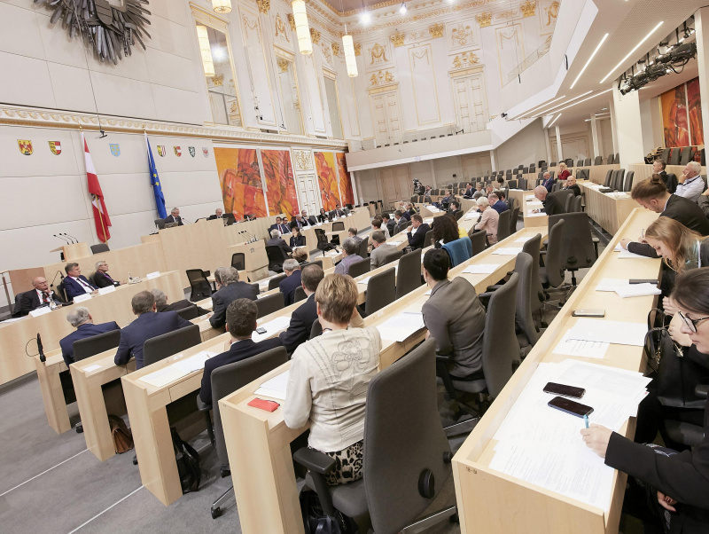 Schlussworte durch Bundesratspräsident Karl Bader (V). Blick Richtung VeranstaltungsteilnemerInnen