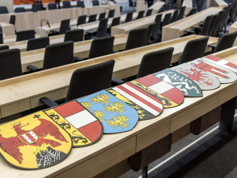 Wappen der Bundesländer - alphabetisch geordnet - Burgenland, Kärnten, Niederösterreich, Oberösterreich, Salzburg, Steiermark, Tirol, Vorarlberg und Wien