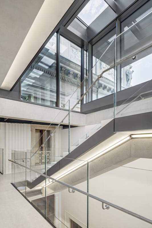 Hauptstiege 2 - 2. OG