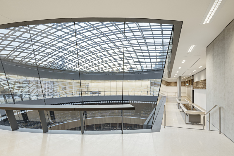 Besucherumgang des Nationalratssaales mit Glaskuppel