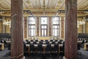 Blick in den Bundesratssaal in Richtung Präsidium
