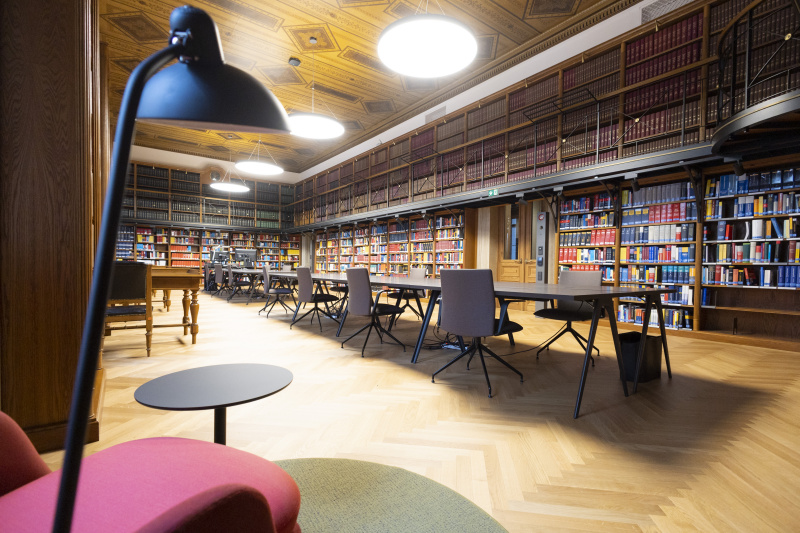 Blick in den Lesesaal der Parlamentsbibliothek