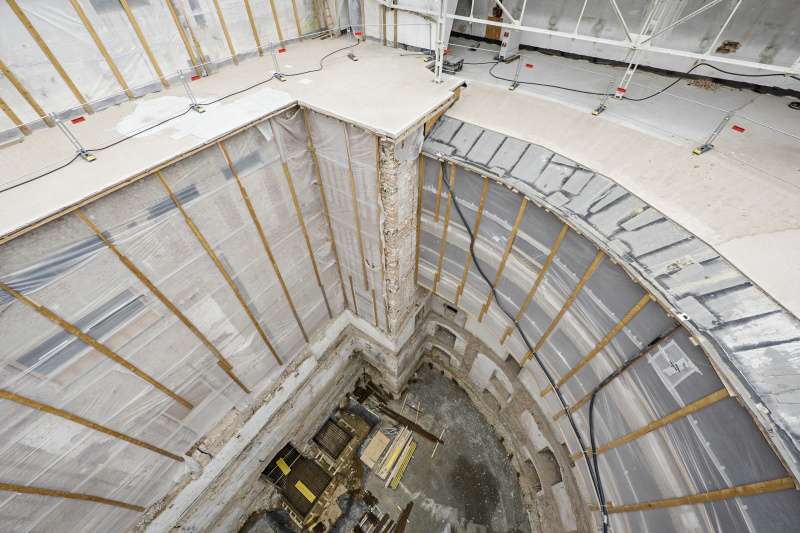 Kranfahrt über den geöffneten Nationalratssaal