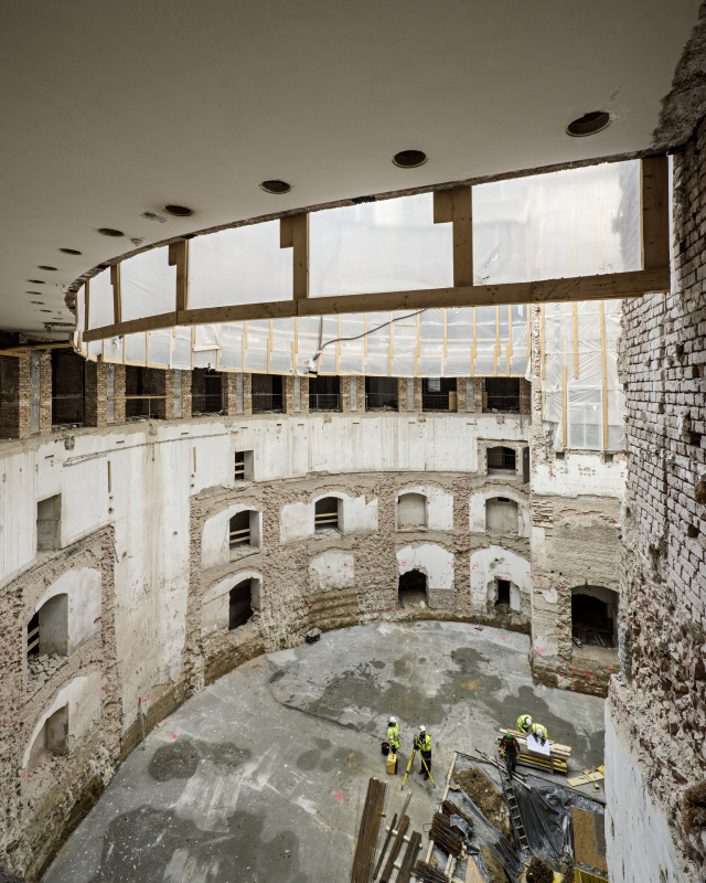 Blick in den Nationalratssaal nach Entfernung der Zwischendecken