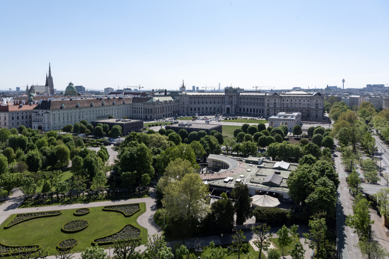 Blick Richtung Hofburg mit Ausweichquartier - Pavillon Hof und Pavillon Ring