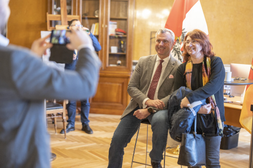 Dritter Nationalratspräsident Norber Hofer (FPÖ) mit Besucher:innen