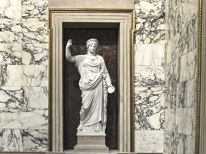Foto der Statue von Göttin Hera in historischen Parlamentsgebäude 