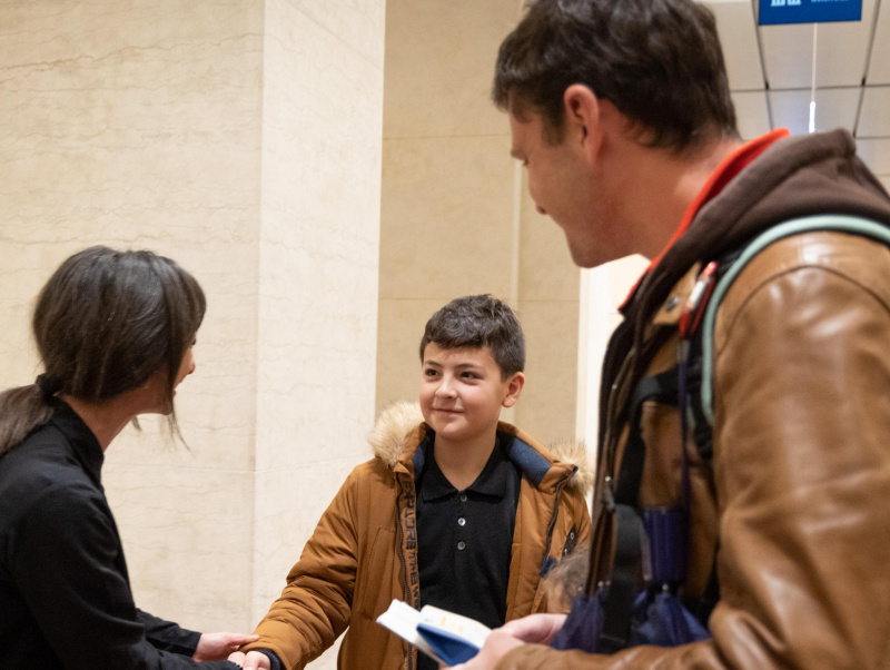 Besucher:innen beim Rundgang durchs Parlament