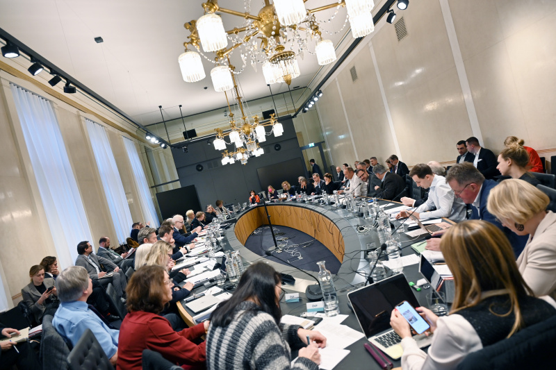 Blick Richtung Ausschussteilnehmer:innen