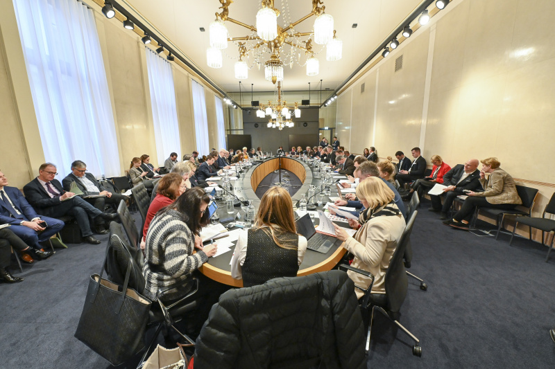 Blick Richtung Ausschussteilnehmer:innen