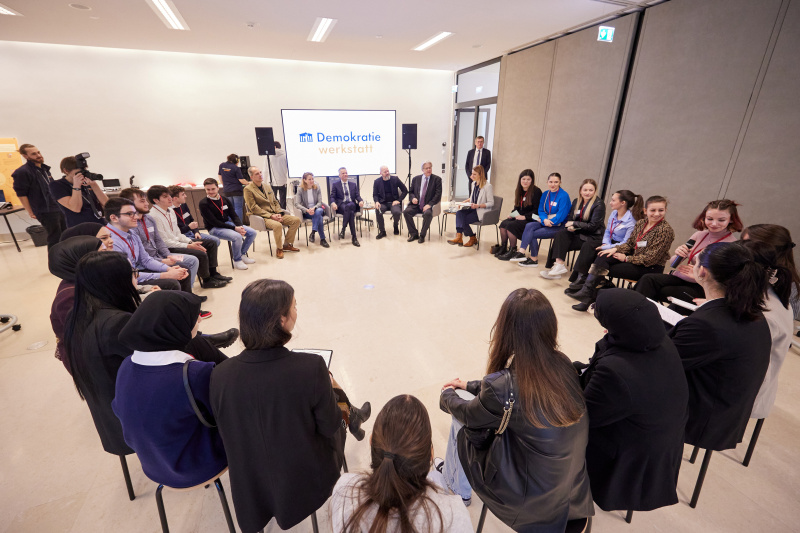 Workshop, Politiker:innen von links: Bundesrat Johannes Hübner (FPÖ), Klubobfrau Beate Meindl-Reisinger (NEOS), Vizepräsident des Bundesrates Harald Himmer (ÖVP), Vorsitzender der Bundesratsfraktion Marco Schreuder (GRÜNE), Bundesrat Stefan Schennach (SPÖ)