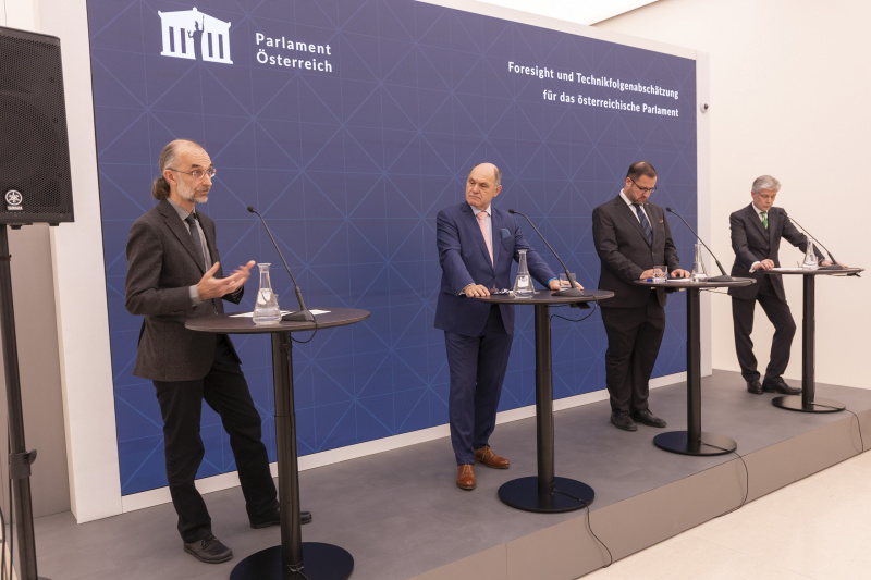 Am Wort: Direktor des Instituts für Technikfolgenabschätzung Michael Nentwich