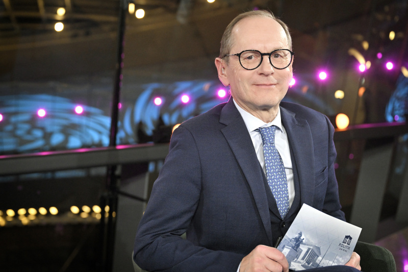 Moderator Gerald Gross