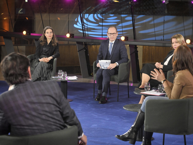 Von links: Judith Kohlenberger, Wirtschaftsuniversität Wien, Moderator Gerald Gross, ehem. Sprecherin UNHCR Österreich Melita Šunjić, Nationalratsabgeordneter Reinhold Einwallner (SPÖ), Nationalratsabgeordnete Ewa Ernst-Dziedzic (GRÜNE)