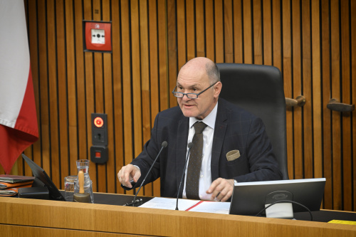 Nationalratspräsident Wolfgang Sobotka (ÖVP) eröffnet die Sitzung