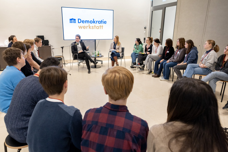 Von links: Bildungsminister Martin Polaschek (ÖVP), Teamleiterin Demokratiewerkstatt Katharina Kramer