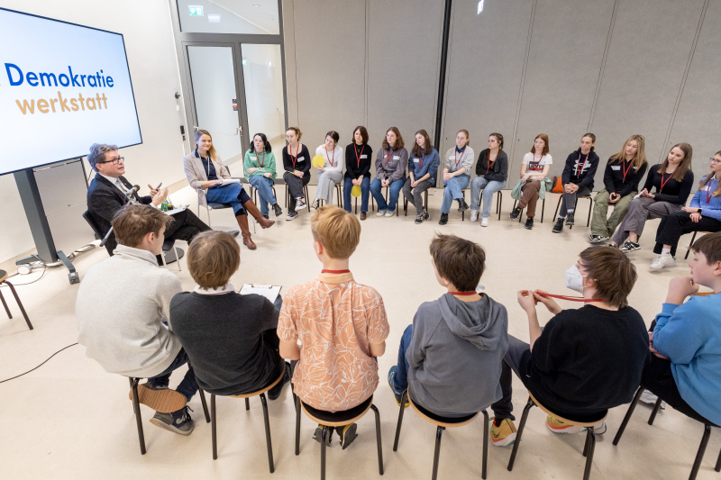 Von links: Bildungsminister Martin Polaschek (ÖVP), Teamleiterin Demokratiewerkstatt Katharina Kramer