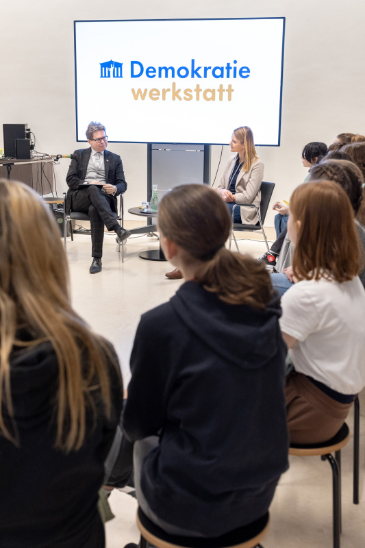 Von links: Bildungsminister Martin Polaschek (ÖVP), Teamleiterin Demokratiewerkstatt Katharina Kramer