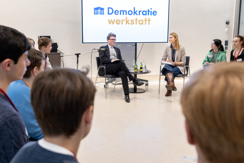 Von links: Bildungsminister Martin Polaschek (ÖVP), Teamleiterin Demokratiewerkstatt Katharina Kramer