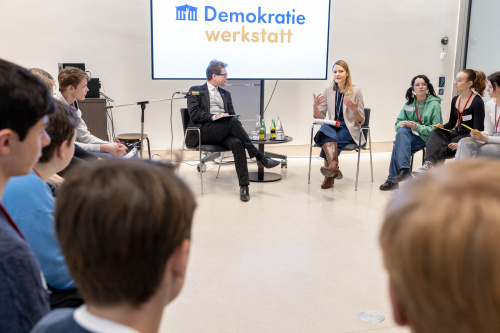 Von links: Bildungsminister Martin Polaschek (ÖVP), Teamleiterin Demokratiewerkstatt Katharina Kramer