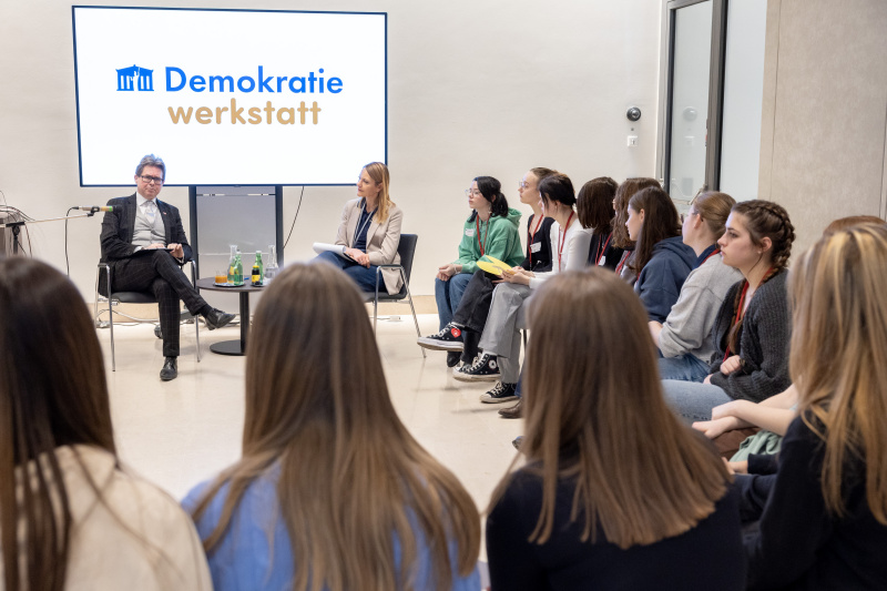 Von links: Bildungsminister Martin Polaschek (ÖVP), Teamleiterin Demokratiewerkstatt Katharina Kramer