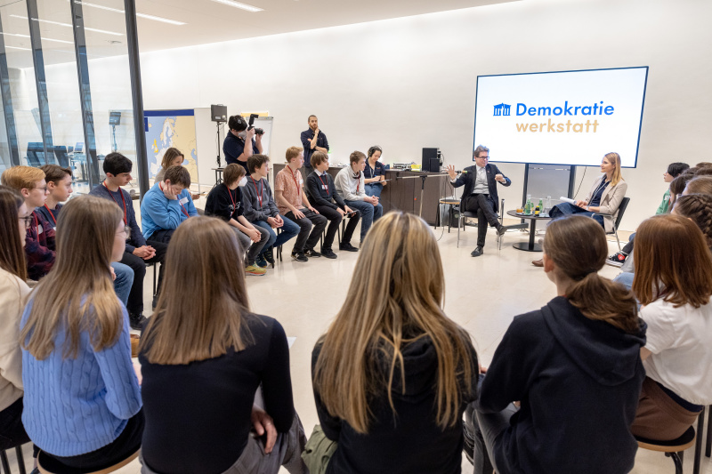 Von links: Bildungsminister Martin Polaschek (ÖVP), Teamleiterin Demokratiewerkstatt Katharina Kramer