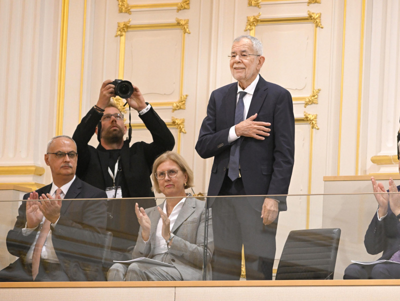 Bundespräsident Alexander Van der Bellen auf der Besuchergalerie im Großen Redoutensaal