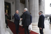 Nationalratspräsident Wolfgang Sobotka (ÖVP) begrüßt Bundespräsident Alexander van der Bellen