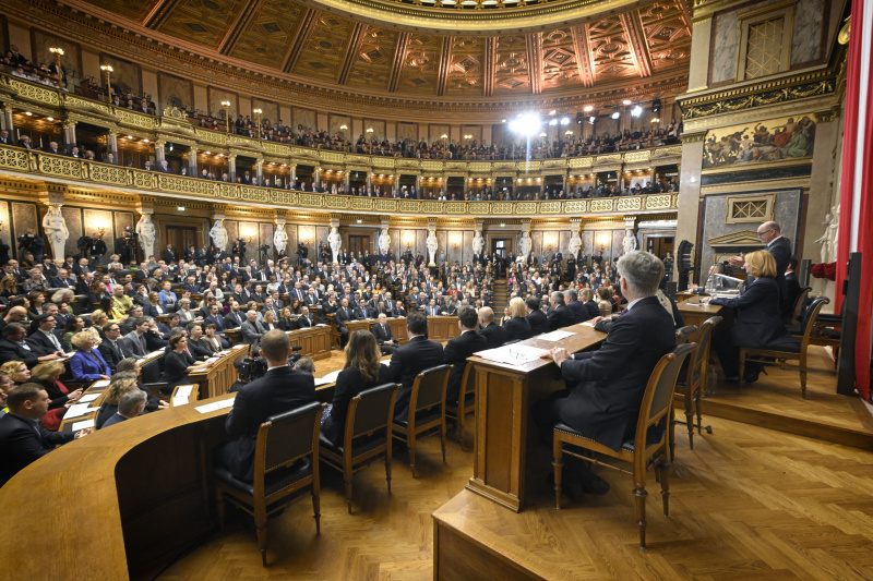 Blick Richtung Veranstaltungsteilnehmer:innen