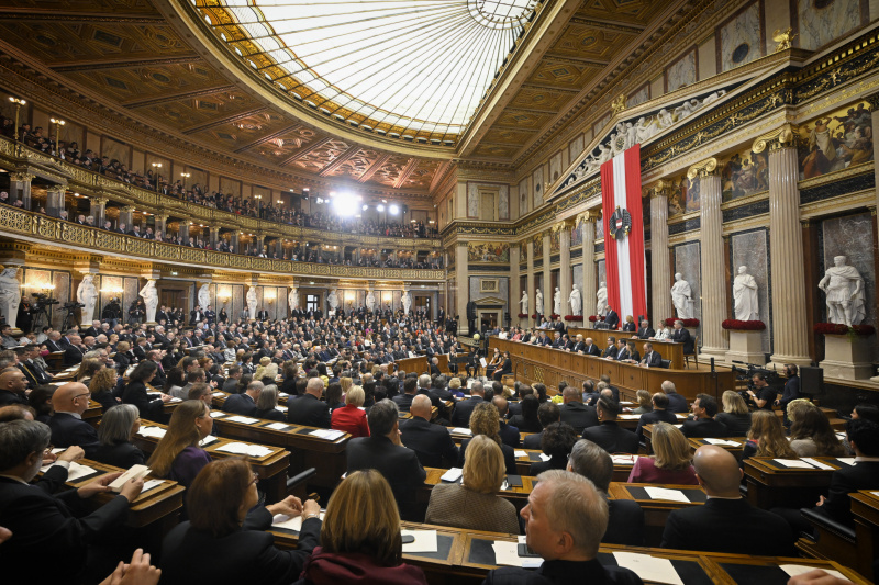 Blick Richtung Veranstaltungsteilnehmer:innen