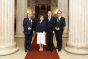 Von links: Nationalratspräsident Wolfgang Sobotka (ÖVP), Doris Schmidauer, Bundespräsident Alexander van der Bellen, Bundesratspräsident Günter Kovacs (SPÖ)