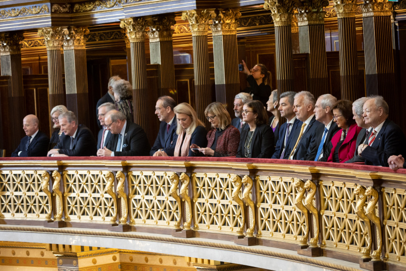 Blick Richtung Veranstaltungsteilnehmer:innen